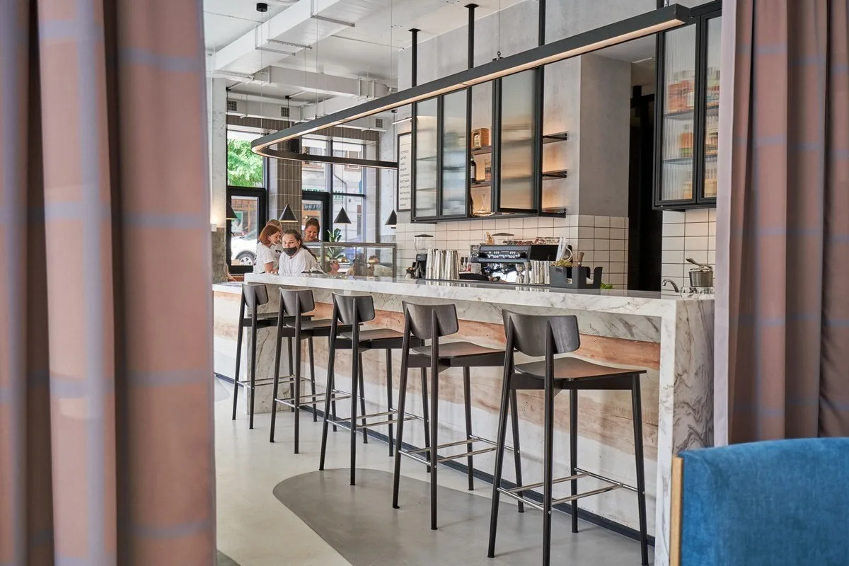 Glass and metal structures for a restaurant — photo 2